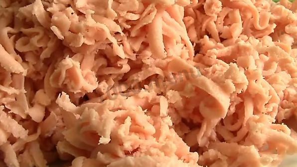 пирожки с колбасой и сыром