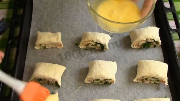 пирожки с колбасой и сыром