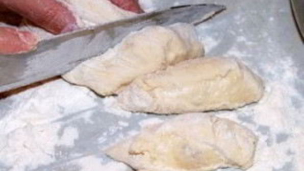 пирожки с консервированной рыбой