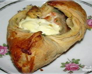 Пирожки с красной рыбой