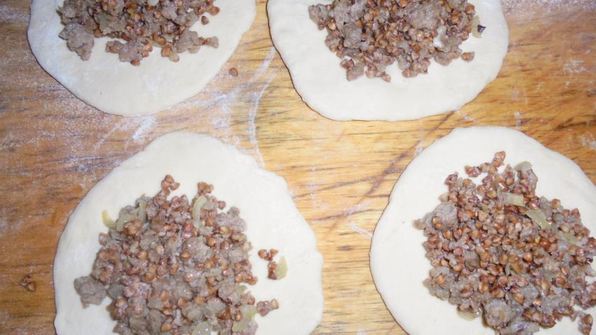 пирожки с мясом и гречневой кашей по-татарски