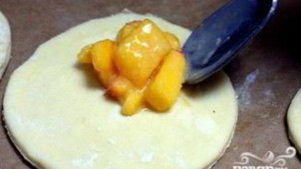 пирожки с персиками