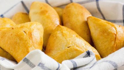 Пирожки с яблочным повидлом