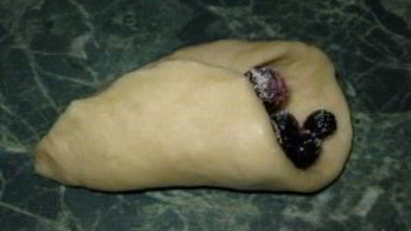 пирожки со смородиной из дрожжевого теста