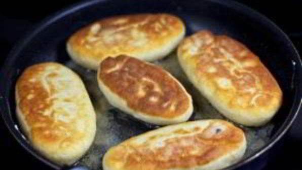 пирожки, жареные на сковороде