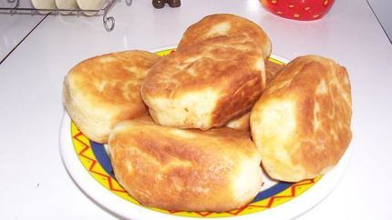 Пирожки жареные с картошкой и куриной печенкой