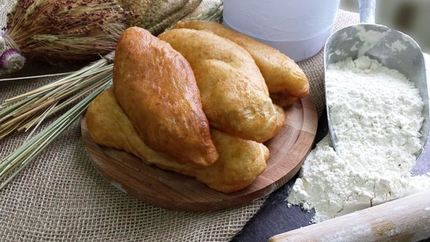 Пирожки жареные во фритюре с мясным фаршем и укропом