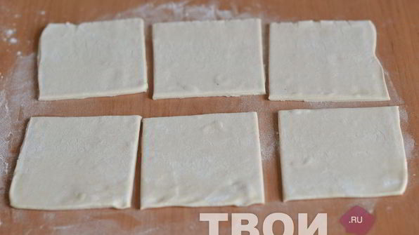 слоеные пирожки с куриной печенью