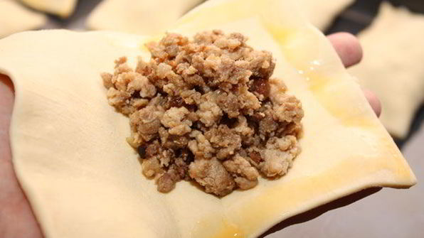слоеные пирожки с мясом