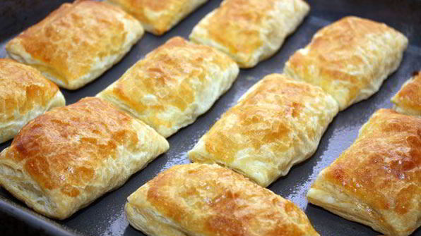 слоеные пирожки с мясом