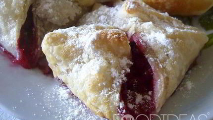 Слоеные пирожки с вареньем