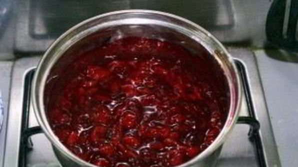 слоеные пирожки с вишней