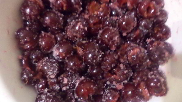 слоеные пирожки с вишнево-кокосовой начинкой