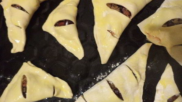 слоеные пирожки с вишнево-кокосовой начинкой