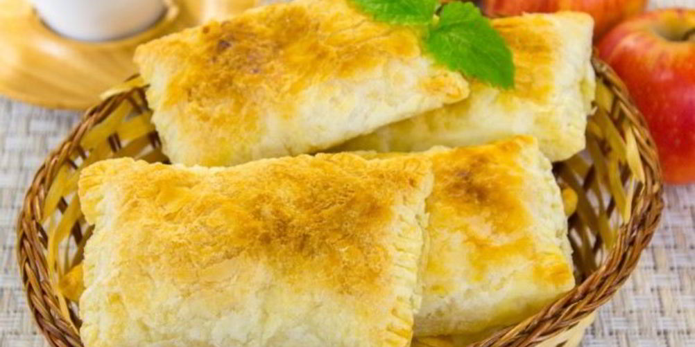 Рецепт слоеных пирожков с яблоками