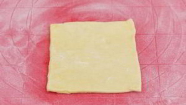 слоеные пирожки с яблоками