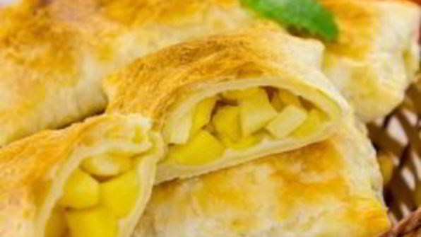 слоеные пирожки с яблоками