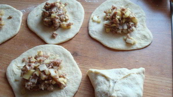 эчпочмак — пирожки с мясом и картофелем
