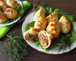 Закусочные пирожки с мясом в духовке