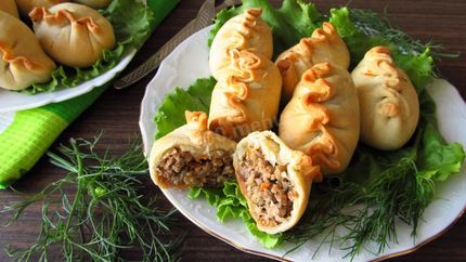 Закусочные пирожки с мясом в духовке