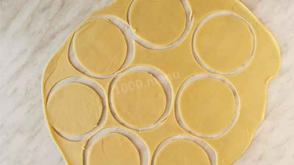 закусочные пирожки с мясом в духовке