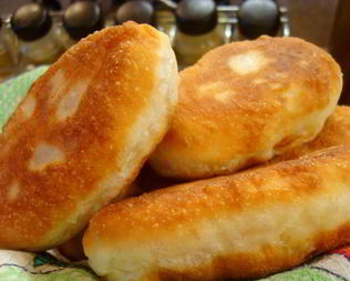 Жареные пирожки с курицей