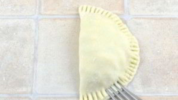 жареные пирожки с курицей