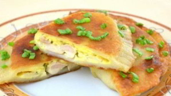 жареные пирожки с курицей