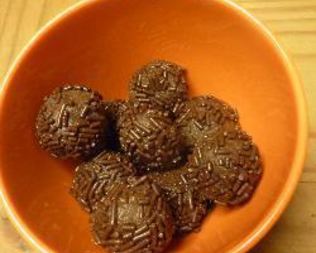 Бисквитные пирожные с ромом и шоколадом