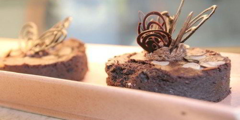 Рецепт брауни с кусочками шоколада и миндалем