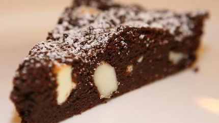 Брауни с макадамией и белым шоколадом