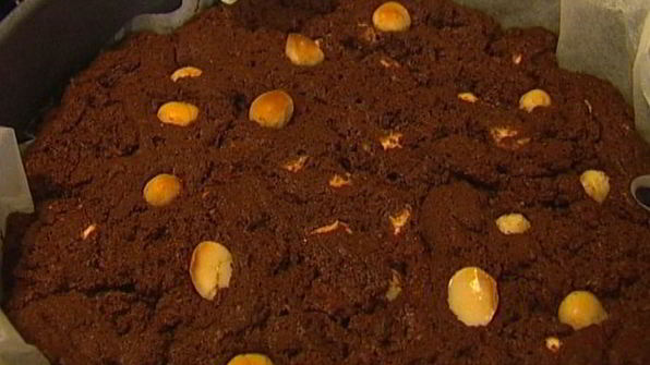 брауни с макадамией и белым шоколадом