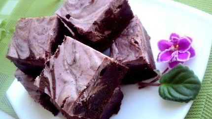 Брауни с сырно-черничной прослойкой