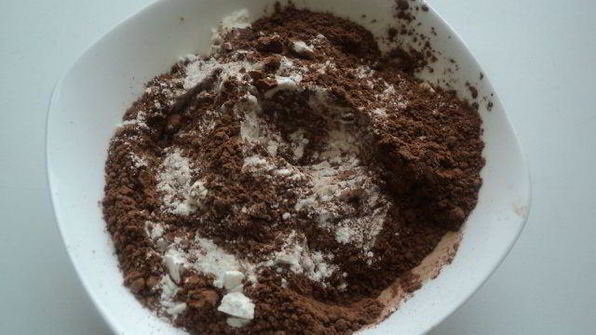 брауни с сырно-черничной прослойкой