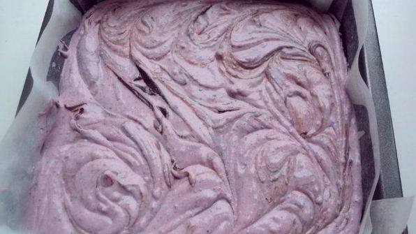 брауни с сырно-черничной прослойкой