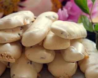 Пирожное Клюквенное безе