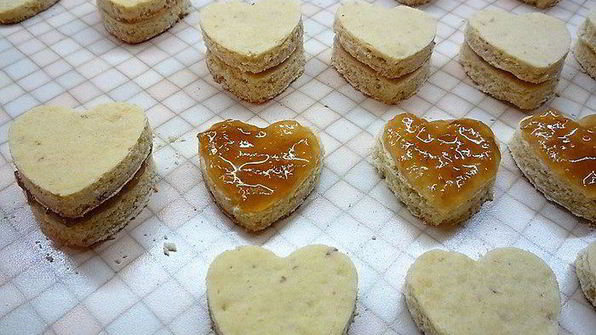 пирожные-птифуры миндальные сердечки