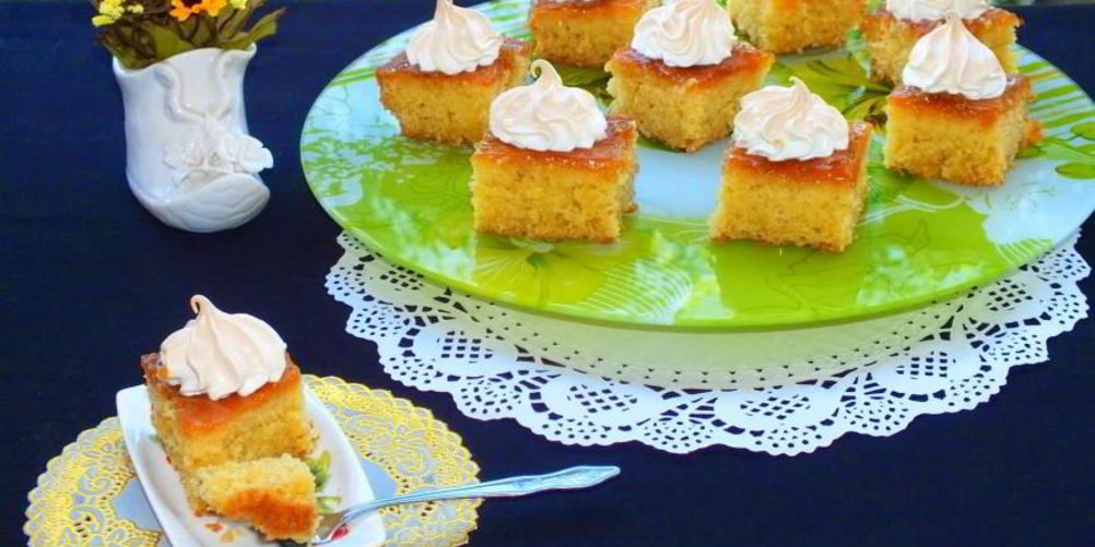 Рецепт пирожных с абрикосовым джемом и безе