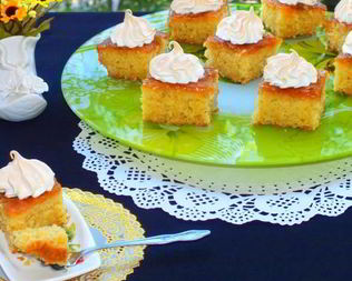 Пирожные с абрикосовым джемом и безе