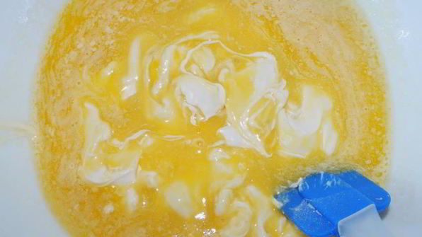 пирожные с абрикосовым джемом и безе