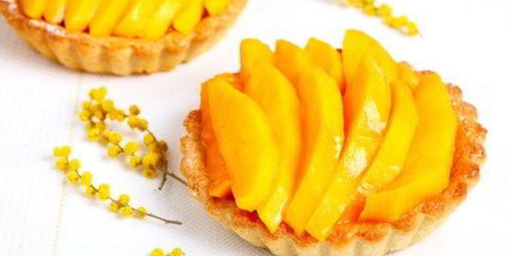 Рецепт пирожных с манго, папайей и кремом из лайма и маскарпоне
