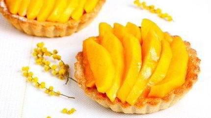 Пирожные с манго, папайей и кремом из лайма и маскарпоне