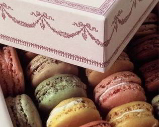 Шоколадно-миндальные пирожные макароны