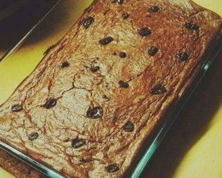 Шоколадно-творожный брауни с вишней