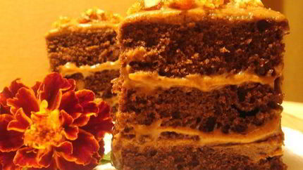 Шоколадное пирожное с черносливовым кремом