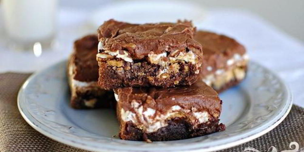Рецепт шоколадных пирожных с орехами и суфле