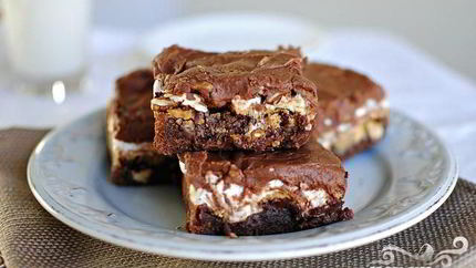 Шоколадные пирожные с орехами и суфле