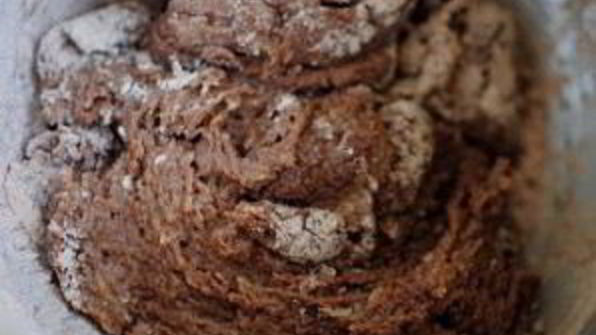 шоколадные пирожные с орехами и суфле