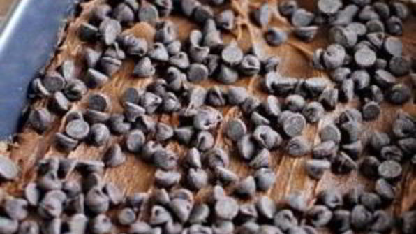 шоколадные пирожные с орехами и суфле