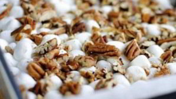 шоколадные пирожные с орехами и суфле